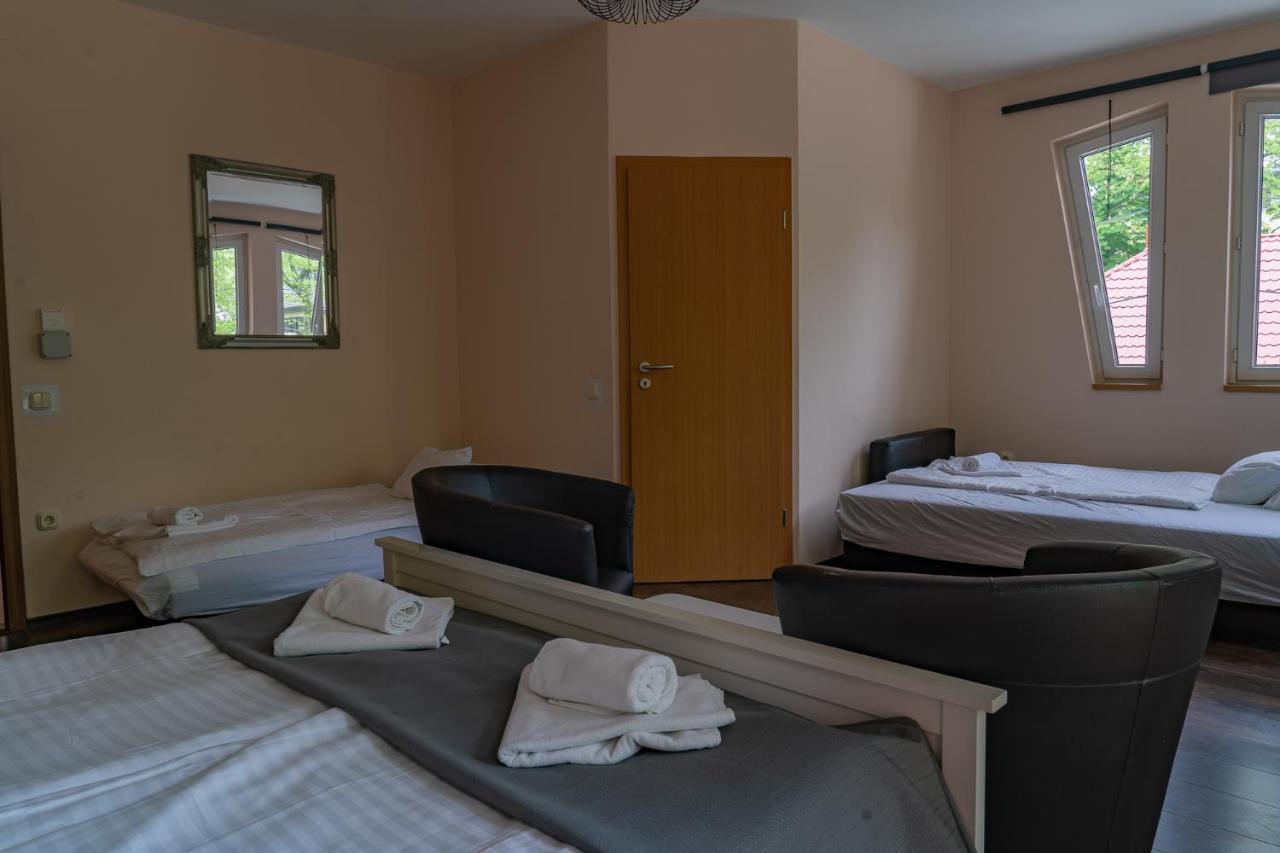 Accomo Apartmanhaz Siofok Luaran gambar