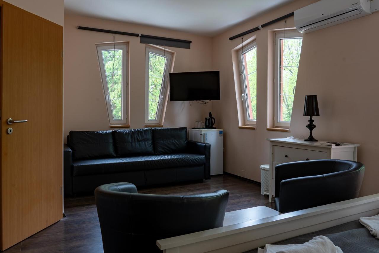 Accomo Apartmanhaz Siofok Luaran gambar