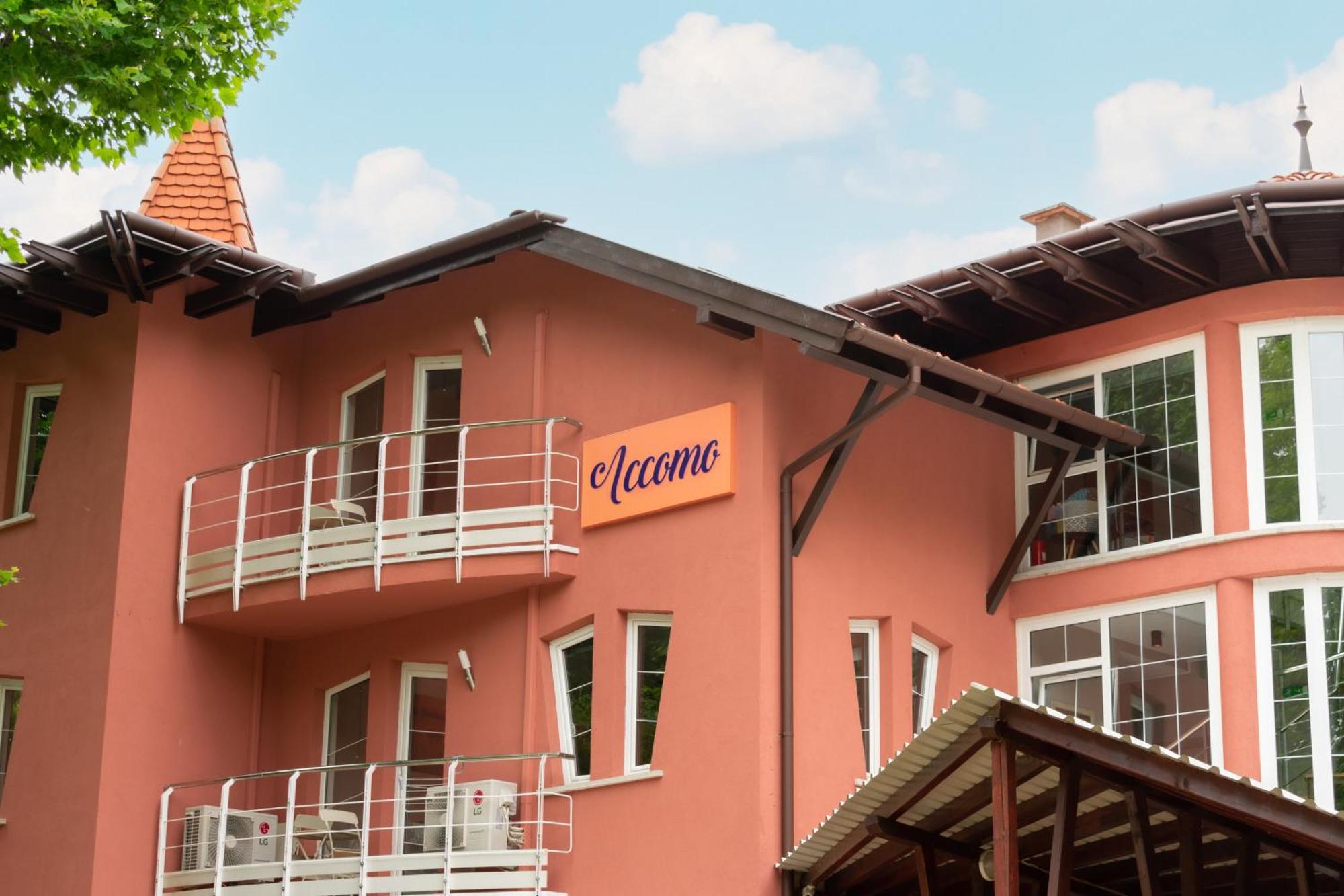 Accomo Apartmanhaz Siofok Luaran gambar
